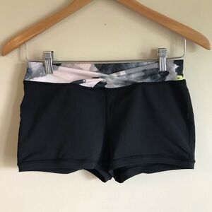 Lululemon Short Shorts Contour Luxtreme 2” Black Pink Rare